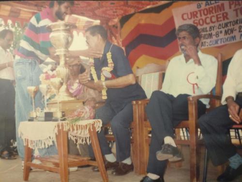 President of Curtorim Gymkhana garlanding the Chief Guest for Panchayat Cup Finals